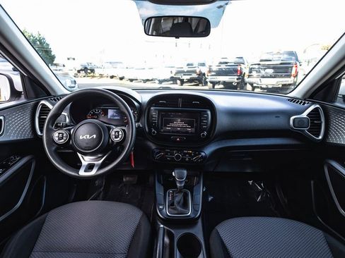 Used 2022 Kia Soul LX image 21