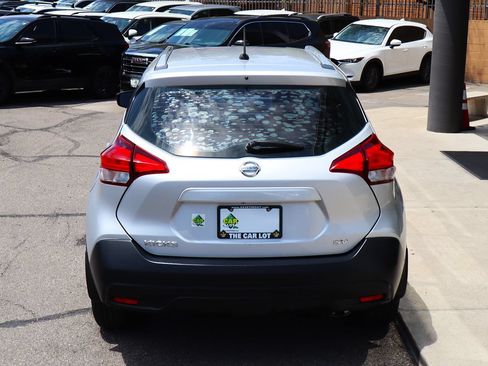 Used 2018 Nissan Kicks SV FWD image 10