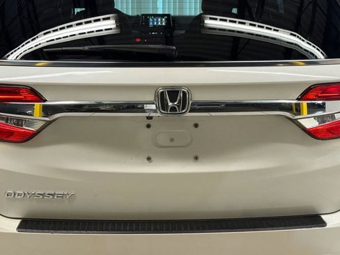 Used 2018 Honda Odyssey EX image 11