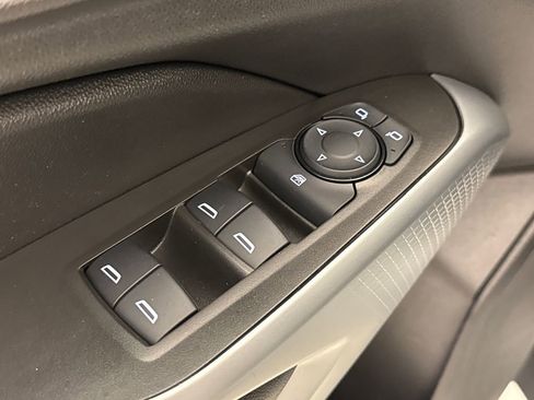 Used 2025 Chevrolet Trax RS w/ Sunroof Package FWD image 21