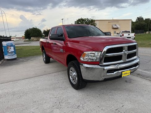 Used 2018 RAM 2500 Tradesman w/ Chrome Appearance Group AWD/4WD image 4