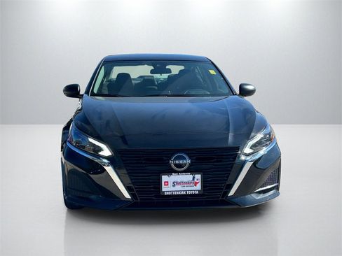 Used 2025 Nissan Altima 2.5 SV image 2