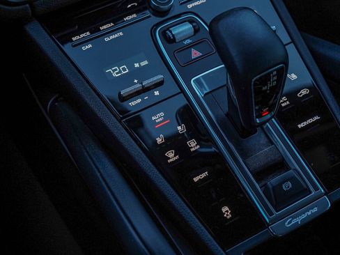 Used 2021 Porsche Cayenne image 19