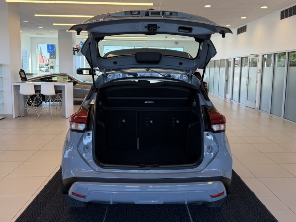 Used 2021 Nissan Kicks SR w/ SR Premium Package FWD image 9