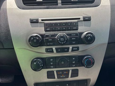 Used 2011 Ford Focus SE w/ 201A Rapid Spec Order Code FWD image 16