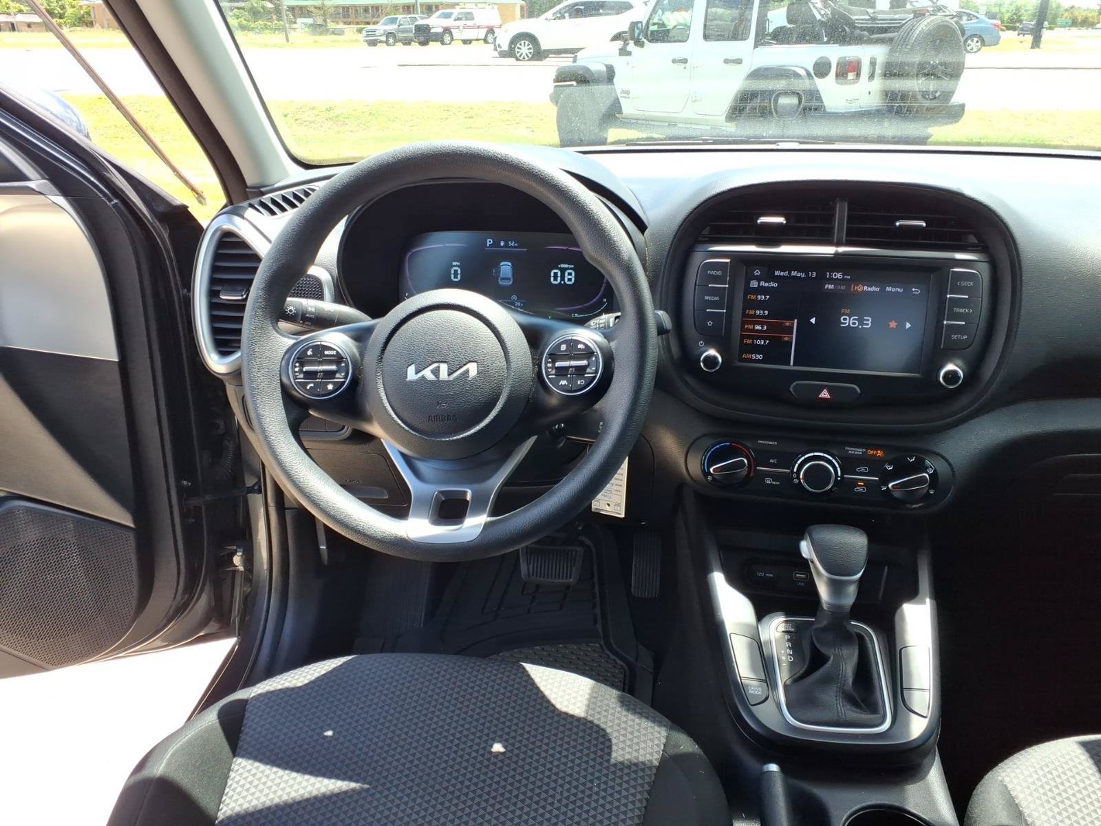 Used 2024 Kia Soul LX w/ LX Technology Package FWD image 12