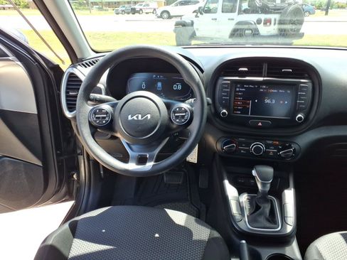 Used 2024 Kia Soul LX w/ Option Group 015 FWD image 12