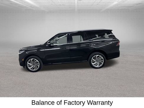 Used 2025 Lincoln Navigator Reserve AWD/4WD image 8