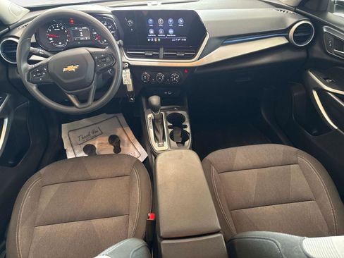 Used 2025 Chevrolet Trax LS w/ LS Convenience Package image 16