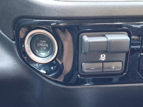 Used 2025 Chevrolet Silverado 1500 LT image 8