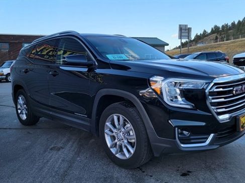 Used 2024 GMC Terrain SLT image 3