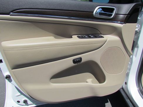 Used 2018 Jeep Grand Cherokee Limited RWD image 11