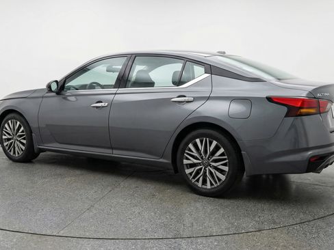 Used 2025 Nissan Altima 2.5 SV image 6