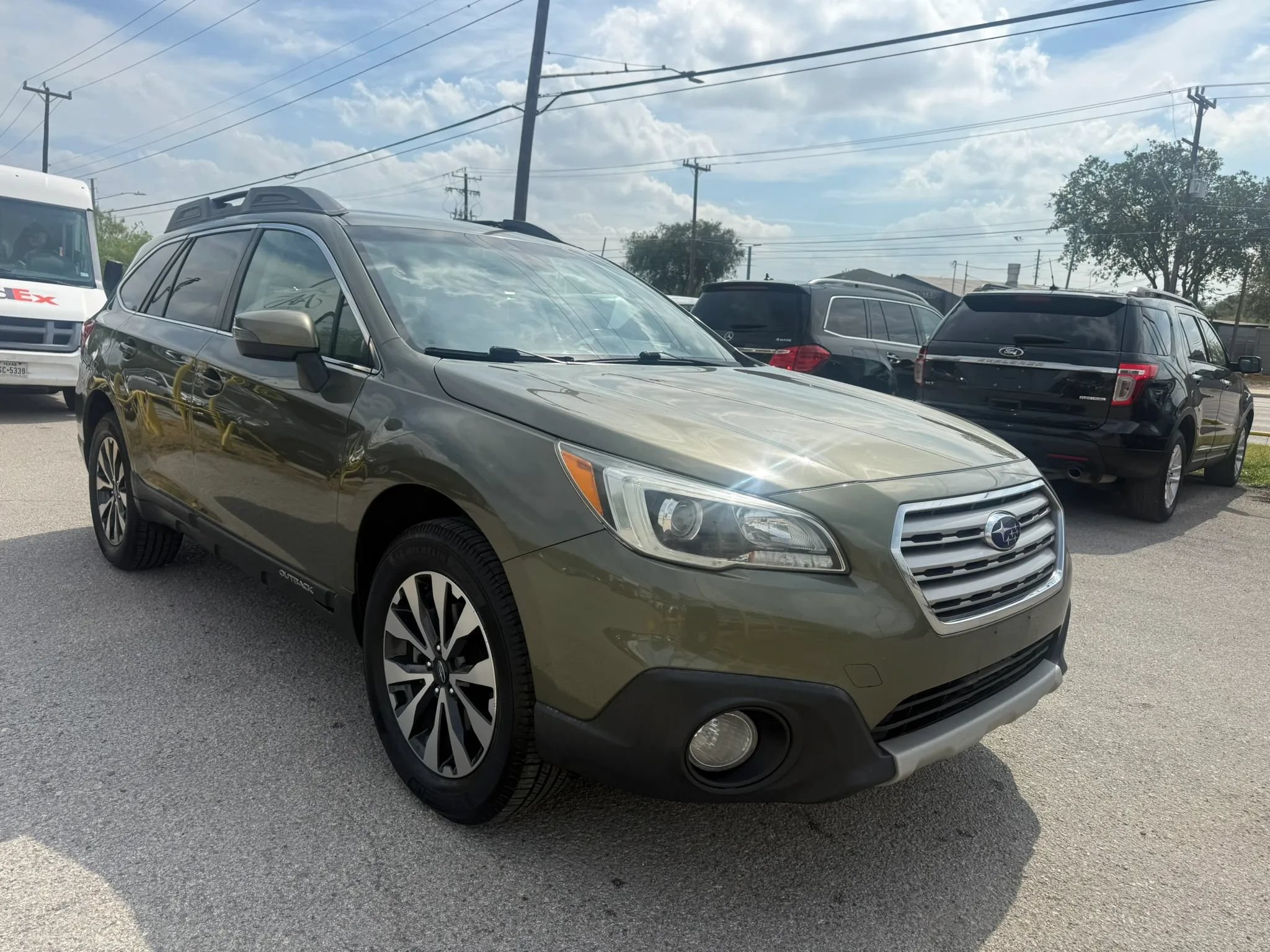 Used 2017 Subaru Outback 2.5i Limited AWD/4WD image 2