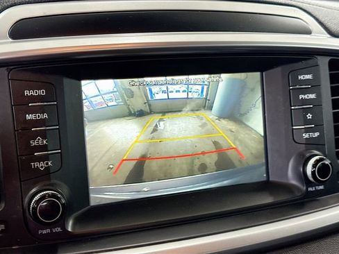 Used 2020 Kia Sorento LX image 14