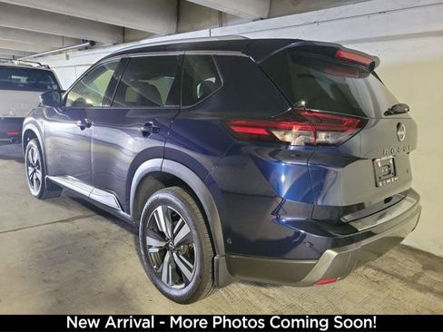 Certified 2025 Nissan Rogue SL FWD image 3
