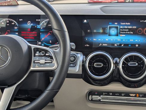 Used 2020 Mercedes-Benz GLB 250 4MATIC image 22