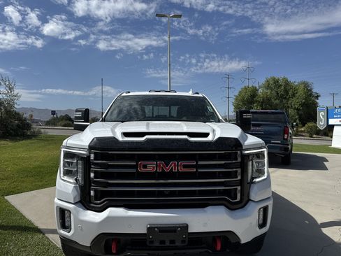 Used 2023 GMC Sierra 2500 AT4 w/ AT4 Preferred Package AWD/4WD image 8