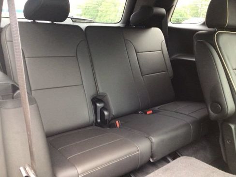 Used 2023 Chevrolet Traverse Premier FWD image 25