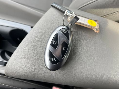 Used 2025 Hyundai Elantra SEL image 22