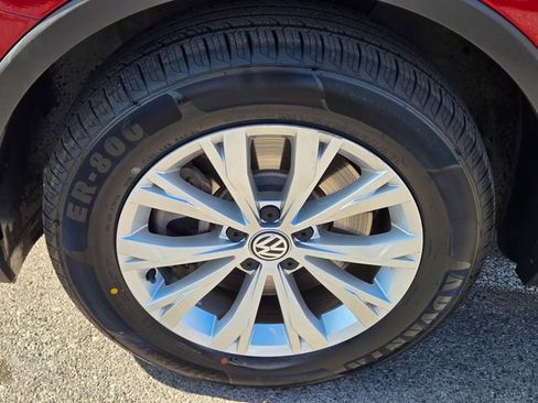 Used 2018 Volkswagen Tiguan S FWD image 12