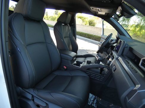 Used 2025 Toyota Tacoma TRD Sport image 34