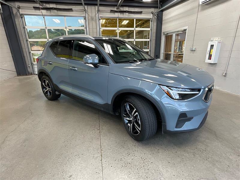 Used 2023 Volvo XC40 B5 Core AWD/4WD image 7