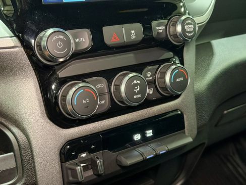 Used 2024 RAM 3500 Tradesman w/ Chrome Appearance Group AWD/4WD image 27