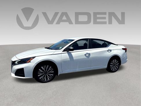 Used 2024 Nissan Altima 2.5 SV AWD/4WD image 27