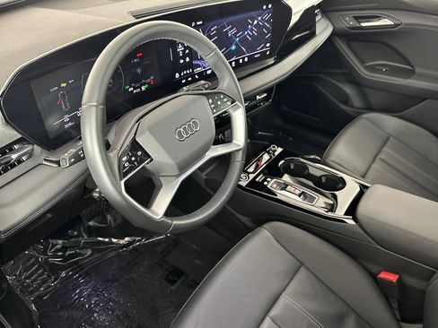 Used 2025 Audi Q6 e-tron Premium w/ Convenience Package image 9