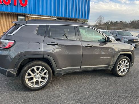 Used 2024 Jeep Compass Latitude image 8