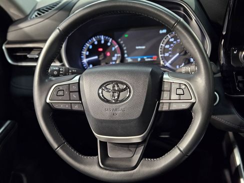Used 2024 Toyota Highlander XLE image 27