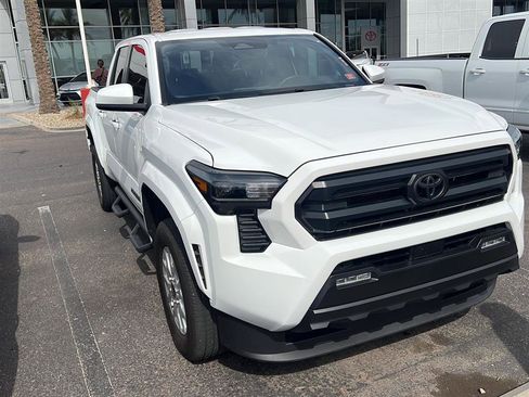 Used 2025 Toyota Tacoma SR5 image 3