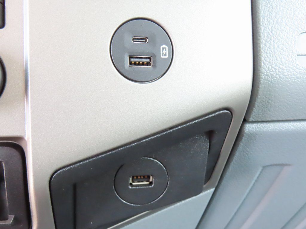 Used 2022 Ford F750 2WD Regular Cab Super Duty image 5