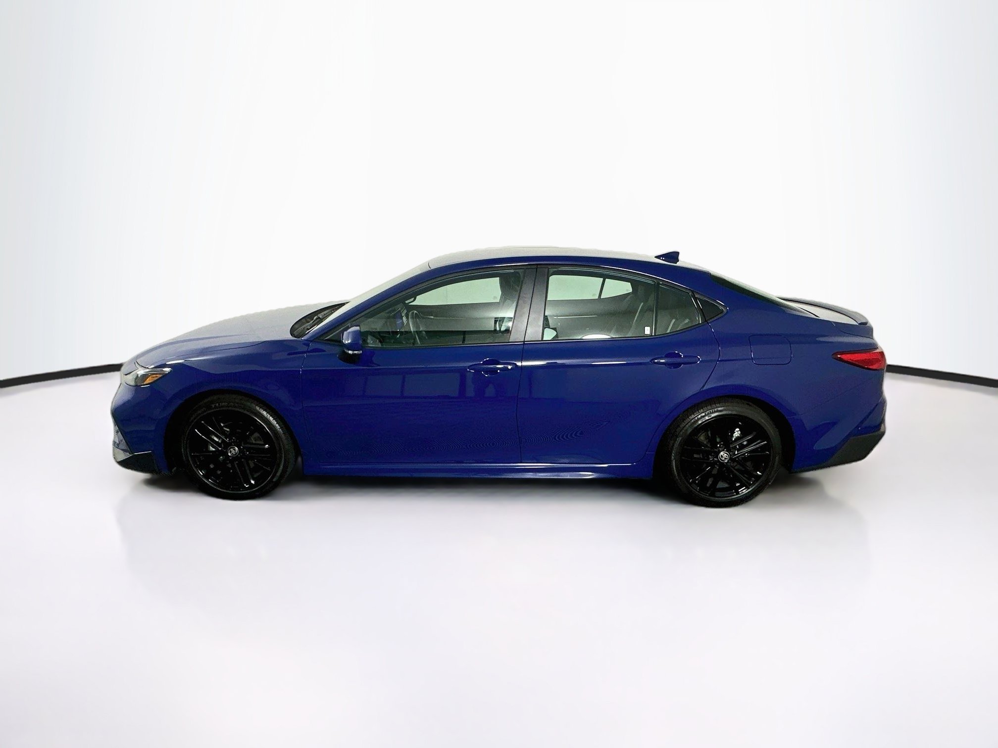 Used 2026 Toyota Camry SE FWD image 4