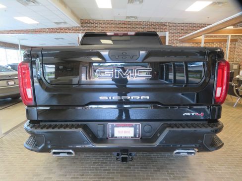 Used 2021 GMC Sierra 1500 AT4 w/ AT4 Premium Package AWD/4WD image 5