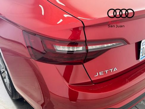 Used 2022 Volkswagen Jetta SE w/ Panoramic Sunroof Package FWD image 9