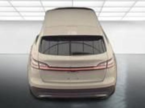 Used 2023 Lincoln Nautilus AWD image 9