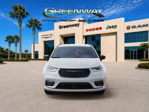 New 2026 Chrysler Pacifica Select w/ S Appearance Package FWD image 6