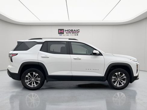 Used 2025 Chevrolet Equinox LT w/ Convenience Package II image 9