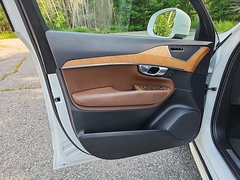 Certified 2024 Volvo XC90 T8 Core w/ Protection Package Premier AWD/4WD image 25
