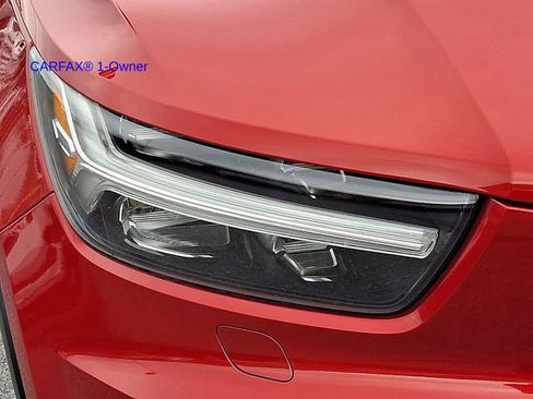 Used 2021 Volvo XC40 T5 R-Design w/ Advanced Package image 10