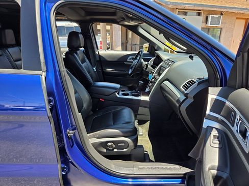 Used 2014 Ford Explorer XLT w/ Equipment Group 202A FWD image 38