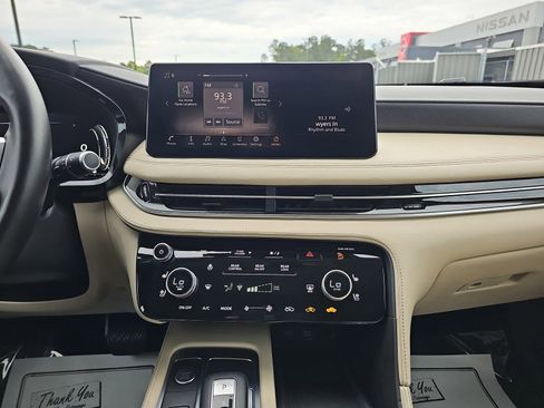 Used 2023 INFINITI QX60 Sensory w/ Cargo Package AWD/4WD image 23