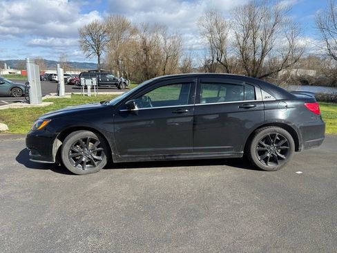 Used 2013 Chrysler 200 Limited w/ 2013.5MY 200S Special Edition image 4