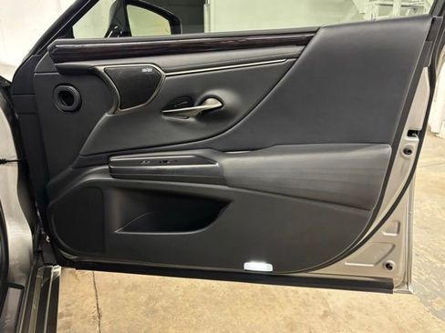 Used 2021 Lexus ES 300h Ultra Luxury w/ Accessory Package 2 FWD image 21