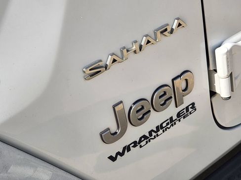 Used 2020 Jeep Wrangler Unlimited Sahara AWD/4WD image 14