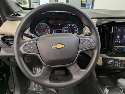 Used 2022 Chevrolet Traverse LS image 19