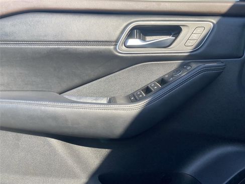 Used 2021 Nissan Rogue SL w/ Premium Package image 24