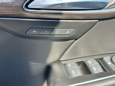 Used 2023 Buick Envision Avenir AWD/4WD image 18